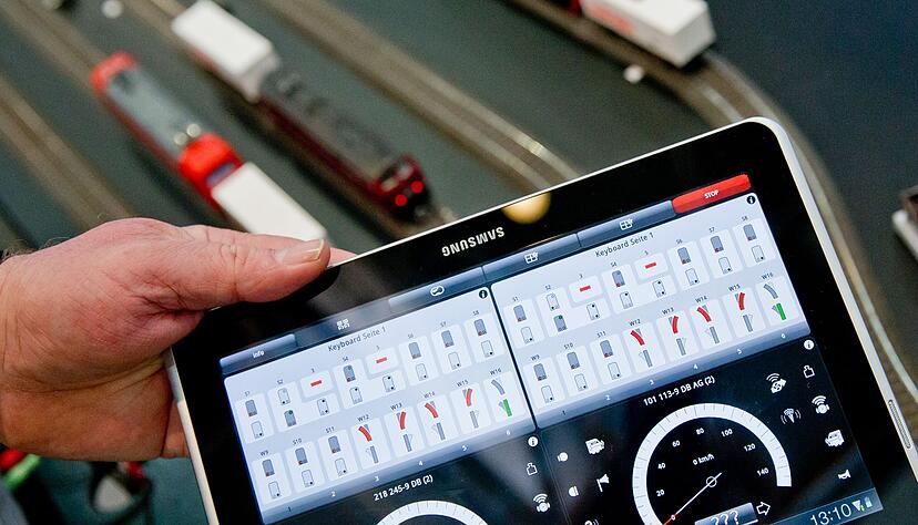 Volle Kontrolle: Modelleisenbahnen lassen sich mittlerweile auch mit digitalen Ger&auml;ten steuern.