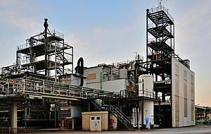 Die Produktionsanlage f&uuml;r Trifluoressigs&auml;ure (im Foto links) steht derzeit still.