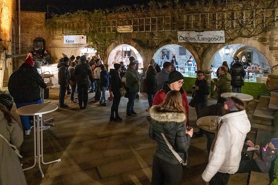 Der romantische Adventsmarkt auf der Burg Stettenfels findet am ersten Adventswochenende in Untergruppenbach statt. Der romantische Adventsmarkt auf der Burg Stettenfels findet am ersten Adventswochenende in Untergruppenbach statt.