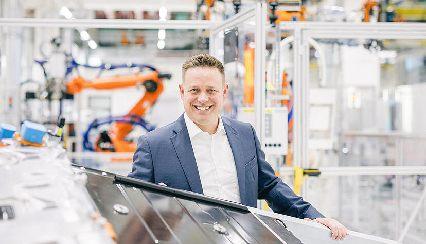 &bdquo;Wir fertigen die Systeme, f&uuml;hren Analysen durch und zerlegen die Batterien im Anschluss wieder, um zu untersuchen, wie sich die einzelnen Komponenten verhalten&ldquo;, erkl&auml;rt Thomas Dorsch, der das Anlaufcenter f&uuml;r Hochvoltbatterien leitet.