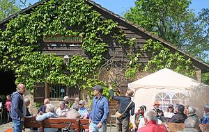 Um die Mittagszeit herrscht auf dem Ottilienberg reges Treiben. Um die Mittagszeit herrscht auf dem Ottilienberg reges Treiben.