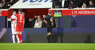 Der VAR sollte wieder abgeschafft werden, meint unser Autor nach dem Spiel 1. FC Heidenheim gegen VfB Stuttgart.