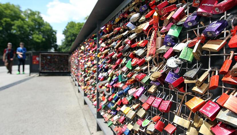 Liebesschlösser an der Heilbronner Götzenturmbrücke. Foto: Archiv Liebesschlösser an der Heilbronner Götzenturmbrücke. Foto: Archiv