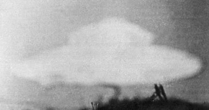Eine angebliche fliegende Untertasse, aufgenommen von einem 13-jährigen Jungen am 15.02.1954 in Coniston in Großbritannien.