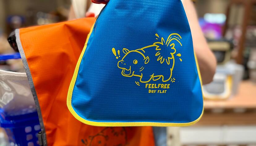 Das Hippo-Kind ziert auch Schwimmbeutel.