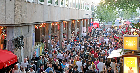 Volle Gassen rund ums Rathaus: Das Heilbronner Weindorf hat in diesem Jahr rund 250.000 Besucher angezogen.