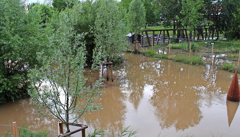 Lage am Abend des 13. Juli: Teile des Gartenschaugeländes sind geflutet. Östlich des Altstadtrings steht das Wasser beinahe flächig auf dem Gelände.