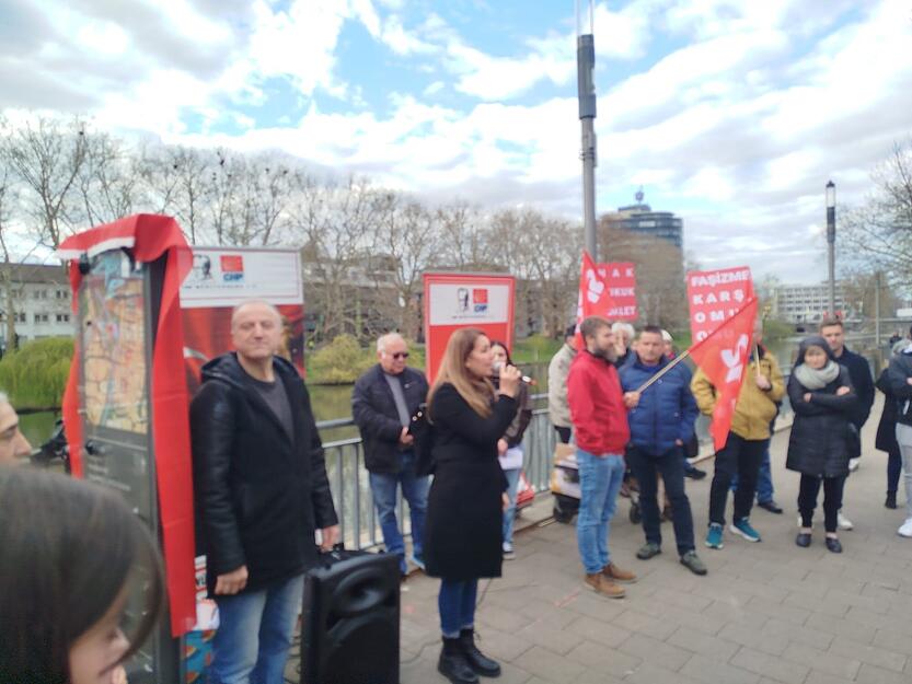 In Heilbronn solidarisierten sich Menschen mit dem inhaftierten Istanbuler B&uuml;rgermeister.