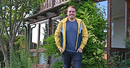 Will auf der FDP-Liste für Hohenlohe in den Bundestag: Valentin Abel in seinem Lieblingsoutfit. Praktisch ist das Motto.
Foto: Katrin Draskovits