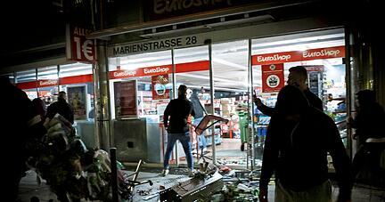 Die Krawallnacht in der Stuttgarter Innenstadt vor rund einem Jahr ist immer noch ein Thema. Bislang wurden 83 Täter verurteilt.
Foto: dpa
