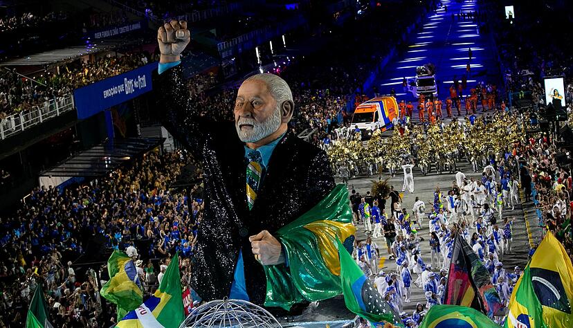 Pr&auml;sident Lula wurde bei einem Auftritt geehrt.