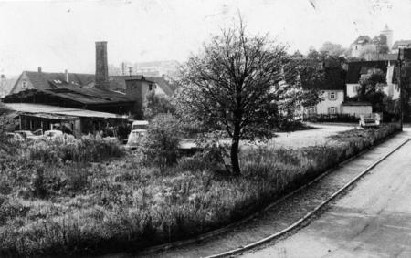 1971 - Das Schuchmann'sche Brauereigel&auml;nde bei der evangelischen Stadtkirche. Hier wird 1975 das B&uuml;rgerhaus er&ouml;ffnet.
