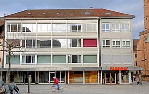 In die ehemaligen H&M-Filiale in der Fleiner Straße sollen bald Neugründer einziehen. Das Gebäude hat die Stadt vor kurzem gekauft.
Foto: Ralf Seidel