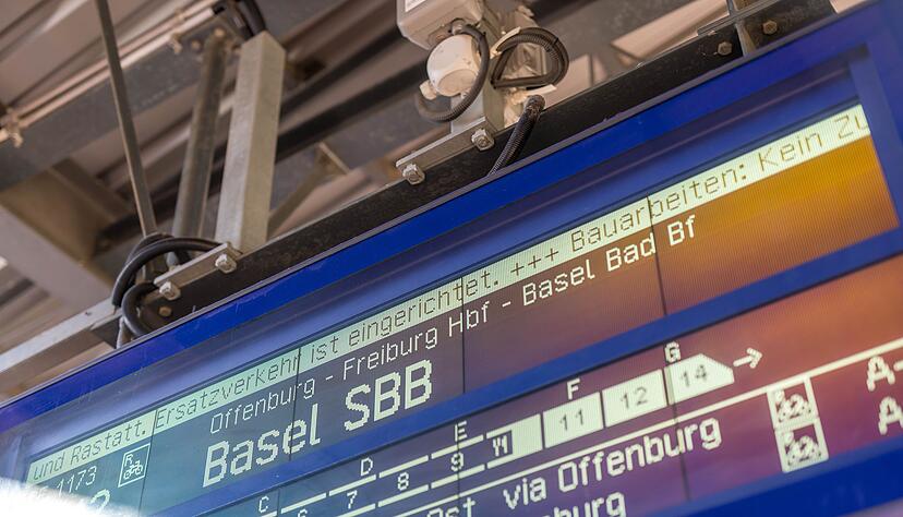 Ab Karfreitag wird auf der Rheintalbahn wieder saniert (Foto-Archiv)