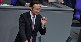 Die gesetzliche Rentenversicherung k&ouml;nne nicht nur eine Basisabsicherung erm&ouml;glichen, sagt Dirk Wiese. (Archivbild)