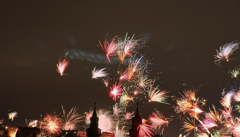 Das Bündnis #böllerciao setzt sich für ein bundesweites Verbot privater Silvesterböller und -raketen ein. Das Aus für das Feuerwerk an Silvester? (Symbolfoto) Das Bündnis #böllerciao setzt sich für ein bundesweites Verbot privater Silvesterböller und -raketen ein. Das Aus für das Feuerwerk an Silvester? (Symbolfoto)