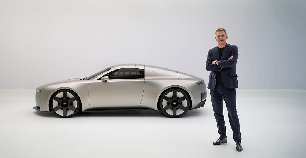 Audi-Chef Gernot D&ouml;llner an der Studie Concept C. 2027 startet die Serienversion des Elektro-Sportwagens.