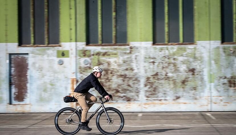 Sicherheit geht vor: Nach l&auml;ngerer Standzeit sollte man sein Fahrrad vor der ersten Tour auf Sch&auml;den untersuchen.