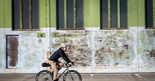 Sicherheit geht vor: Nach l&auml;ngerer Standzeit sollte man sein Fahrrad vor der ersten Tour auf Sch&auml;den untersuchen.