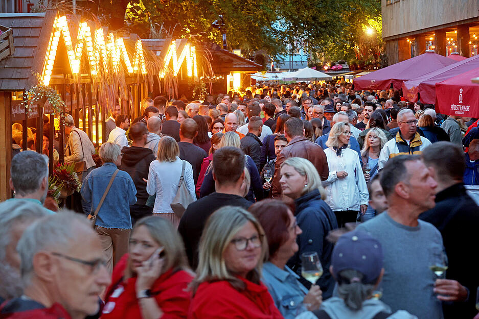 50. Heilbronner Weindorf am Freitagabend