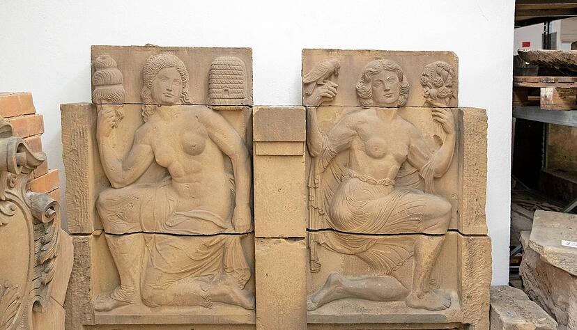Diese beiden Frauenfiguren dienten als Fassadenschmuck an der Villa Brüggemann in der Lerchenstraße. Diese beiden Frauenfiguren dienten als Fassadenschmuck an der Villa Brüggemann in der Lerchenstraße.