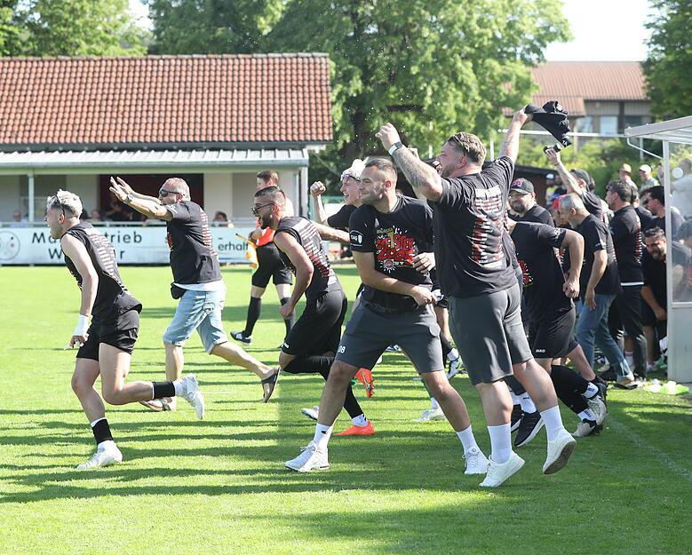 Nach Spielschluss gibt es bei Türkspor Neckarsulm kein Halten mehr.
