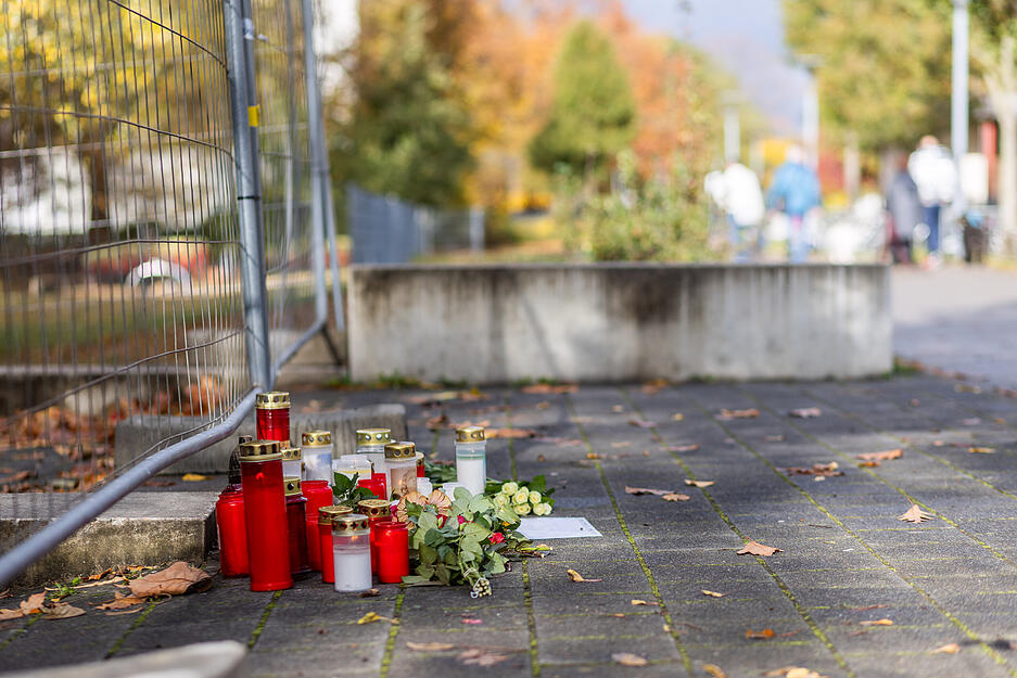 Die Ermittler sicherten einen Tag nach dem Verbrechen weiter Spuren in der Schule. Die Ermittler sicherten einen Tag nach dem Verbrechen weiter Spuren in der Schule.