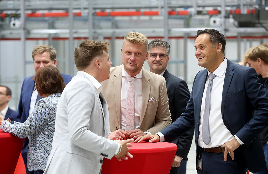 Zu Besuch ist bei der Firma Würth  in Künzelsau nicht nur Kanzler Scholz. Zu Besuch ist bei der Firma Würth  in Künzelsau nicht nur Kanzler Scholz.