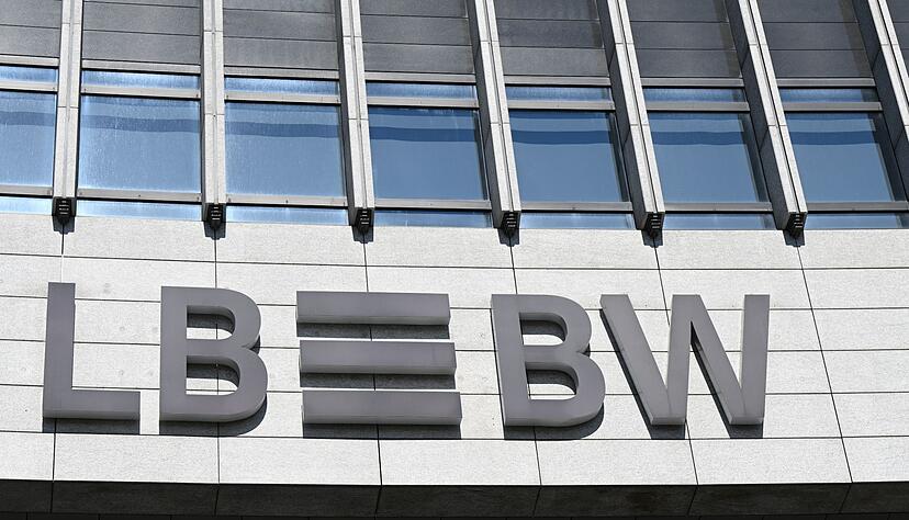 Das Logo der Landesbank Baden-Württemberg ist an der Hauptverwaltung in Stuttgart angebracht. Das Logo der Landesbank Baden-Württemberg ist an der Hauptverwaltung in Stuttgart angebracht.