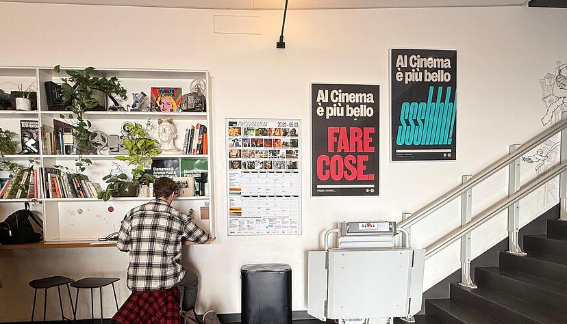 Im Foyer des Kinos &laquo;Troisi&raquo; l&auml;sst sich auch arbeiten, rund um die Uhr.