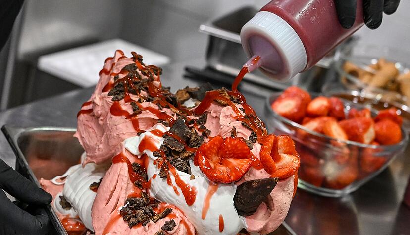 Pinocchio ist eine Melange aus Milcheis und Erdbeersorbet.