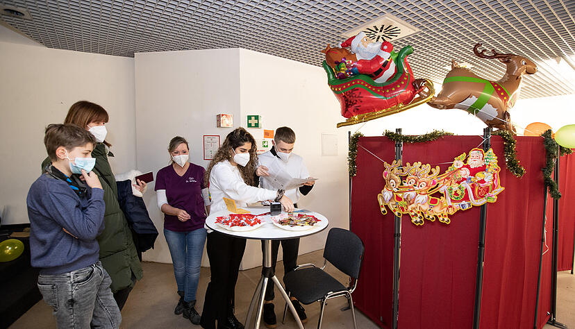 Weihnachtlich dekoriert ist das Impfpünktchen. Foto: Andreas Veigel