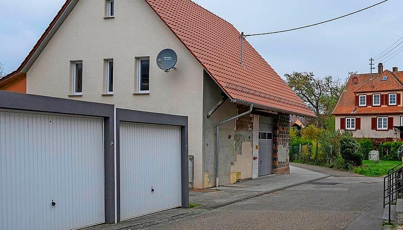 Einige Grundst&uuml;cke in Unterheinriet an der Schozach, hier die Hirschgasse sind nach Meinung der Anwohner falsch bewertet worden.