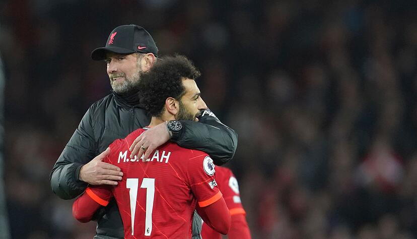 Feierten zusammen gro&szlig;e Erfolge: J&uuml;rgen Klopp und Mohamed Salah. (Archivbild)
