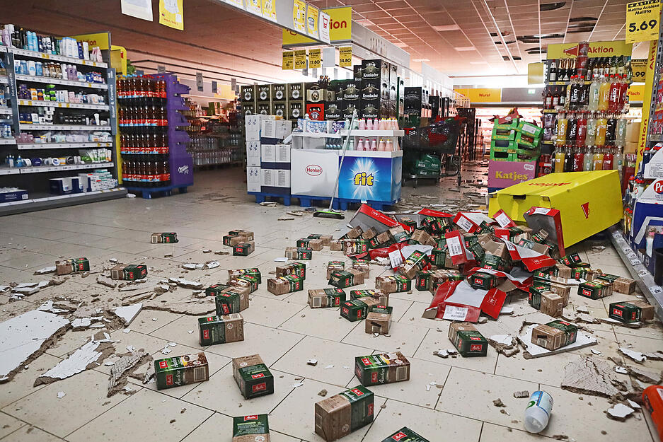Der Schaden war auch im Inneren des Discounters sichtbar.