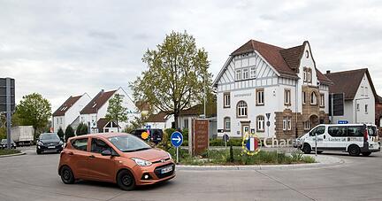 Die Begeisterung für den Kreisverkehr, der in der Ortsdurchfahrt seit 2015 die Ampelkreuzungen abgelöst hat, ist bei viele Brackenheimern ungebrochen.
Foto: Mario Berger