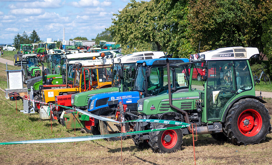 Nach dem Jubiläum 2024 findet am 6. und 7. September der 26. Trecker-Treck auf den Hüttenäckern in Sontheim statt.  Quads, SUVs und Schmalspurtraktoren ziehen bis zum frühen Abend über die vorgegebene Strecke, bevor die Pulling-Party steigt.