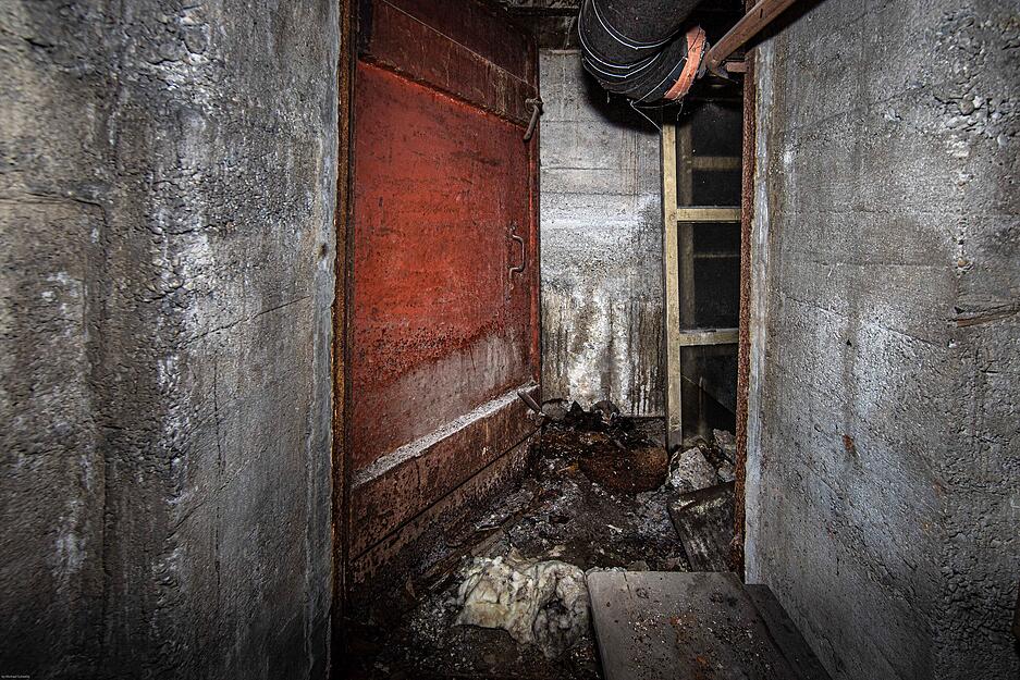 Die Räume sind weitgehend trocken. Hier gibt es aber kein Durchkommen mehr. Die Räume sind weitgehend trocken. Hier gibt es aber kein Durchkommen mehr.