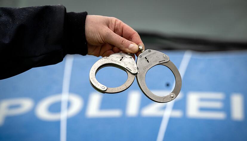 Ein Mann ist in T&uuml;bingen vor&uuml;bergehend festgenommen worden &ndash; und hat daraufhin die Polizei angezeigt. (Symbolbild)
