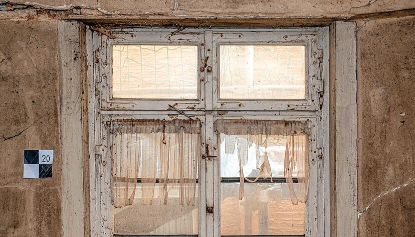 Besondere Schätze, die erhalten sind: Fenster mit Bleiglasstegen, die rund 300 Jahre alt sind. Besondere Schätze, die erhalten sind: Fenster mit Bleiglasstegen, die rund 300 Jahre alt sind.