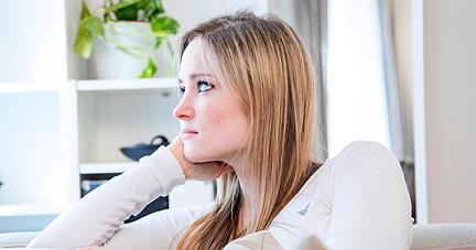 ILLUSTRATION - Zum Themendienst-Bericht von Marina Uelsmann vom 19. Oktober 2020: Wer seinen Job verloren hat, kann viel über Sorgen und Ängste grübeln. Foto: Christin Klose/dpa-tmn - Honorarfrei nur für Bezieher des dpa-Themendienstes +++ dpa-Themendienst +++ ILLUSTRATION - Zum Themendienst-Bericht von Marina Uelsmann vom 19. Oktober 2020: Wer seinen Job verloren hat, kann viel über Sorgen und Ängste grübeln. Foto: Christin Klose/dpa-tmn - Honorarfrei nur für Bezieher des dpa-Themendienstes +++ dpa-Themendienst +++