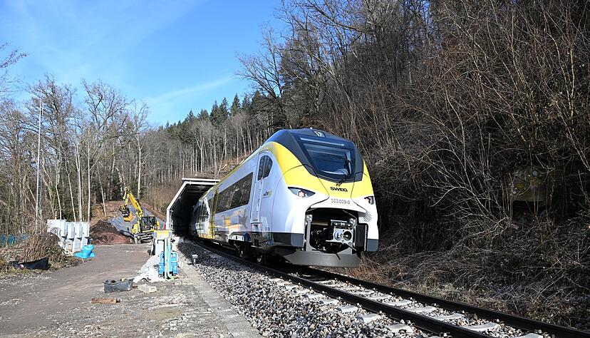 Der Start f&uuml;r die reaktivierte Hesse-Bahn steht unmittelbar bevor.