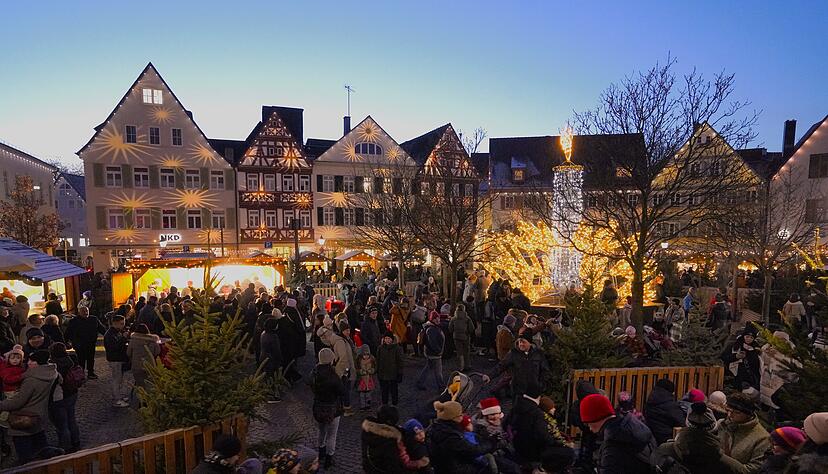 Die Organisatoren des Öhringer Weihnachtsmarkts zeigen sich nach den ersten Tagen über den Besucherandrang zufrieden. Die Organisatoren des Öhringer Weihnachtsmarkts zeigen sich nach den ersten Tagen über den Besucherandrang zufrieden.