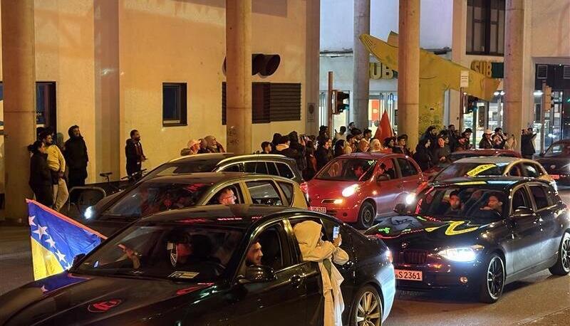 Autokorso nach Sieg der T&uuml;rkei und Bosnien-Herzegowina