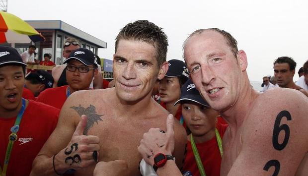 Lurz (r) gratuliert dem Gewinner Spoyros Gianniotis.