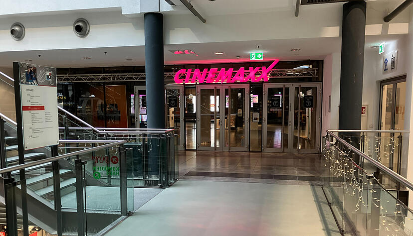 Im Cinemaxx in Heilbronn ist am Freitagabend offenbar Reizgas versprüht worden. Mehrere Personen klagten über Atemwegsreizungen. Im Cinemaxx in Heilbronn ist am Freitagabend offenbar Reizgas versprüht worden. Mehrere Personen klagten über Atemwegsreizungen.