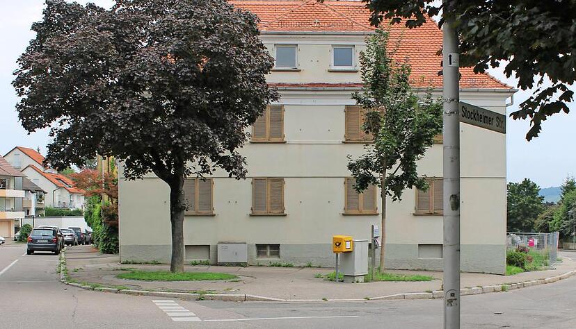 Dieses Eckhaus kann erst abgerissen werden, wenn eine Gasdruckleitung anders verlegt wurde. Der Neubau soll eine &quot;runde&quot; Fassade bekommen.Fotos: Buchholz