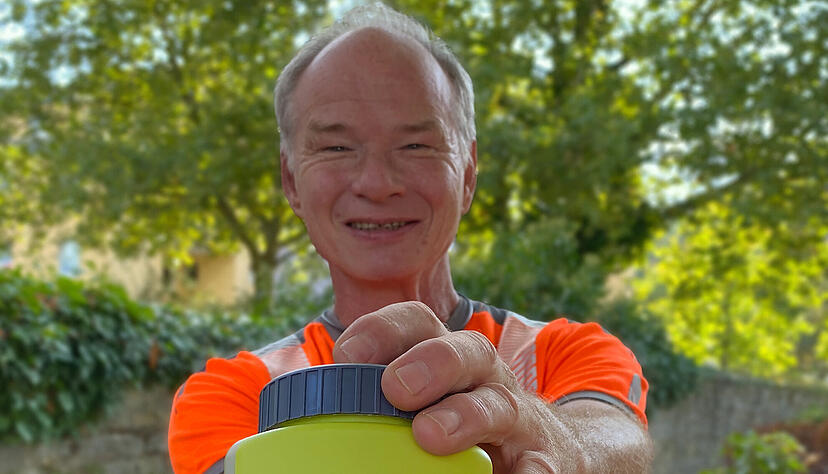 Zehntausende weitere Sammelflaschen werden gegenwärtig verteilt.