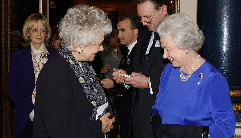 In Großbritannien wurde sie zur "Dame" ernannt.
