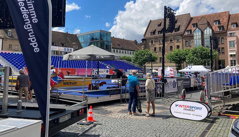 Der Heilbronner Marktplatz hat sich in eine Hochsprung-Arena verwandelt. Der Heilbronner Marktplatz hat sich in eine Hochsprung-Arena verwandelt.